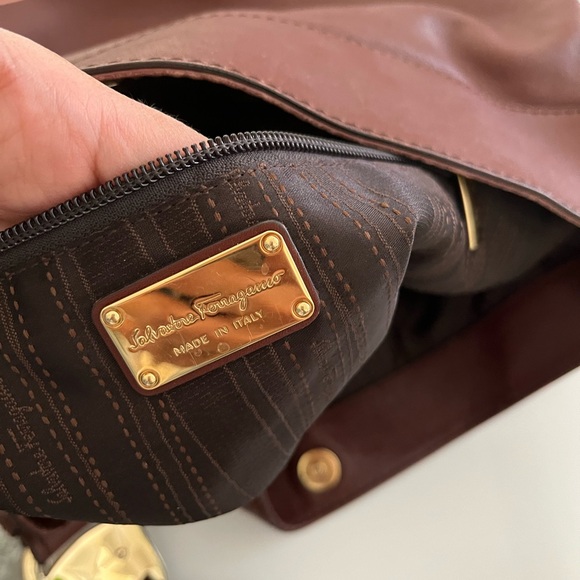 Ferragamo shoulder bag - Picture 6 of 6